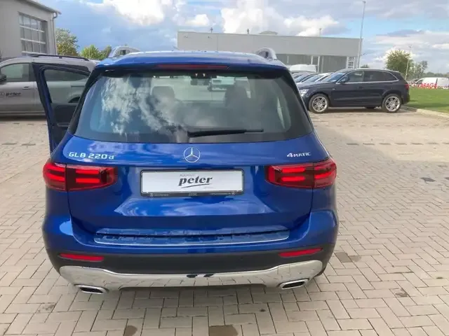 Mercedes-Benz GLB 220