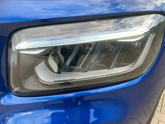 Mercedes-Benz GLB 220