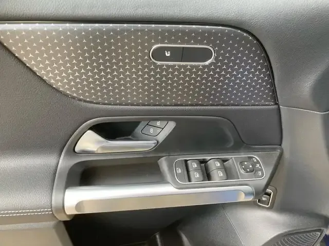 Mercedes-Benz GLB 220