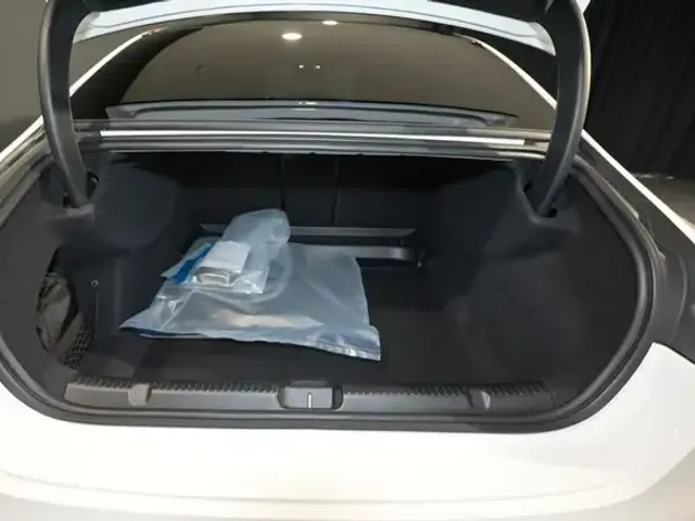 Mercedes-Benz EQE 350