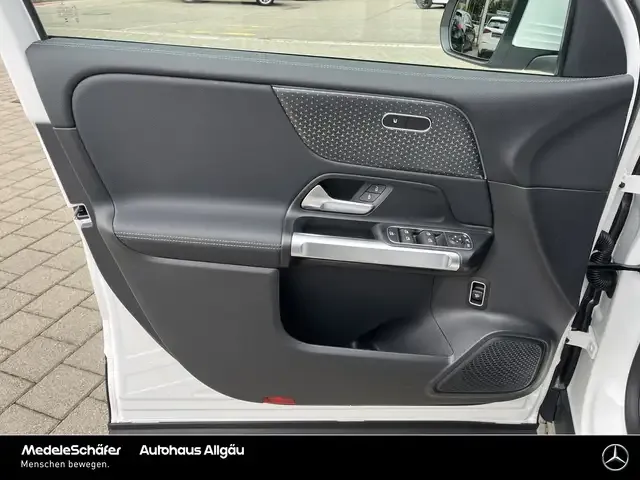 Mercedes-Benz EQB 300