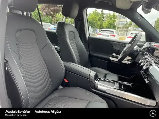 Mercedes-Benz EQB 300