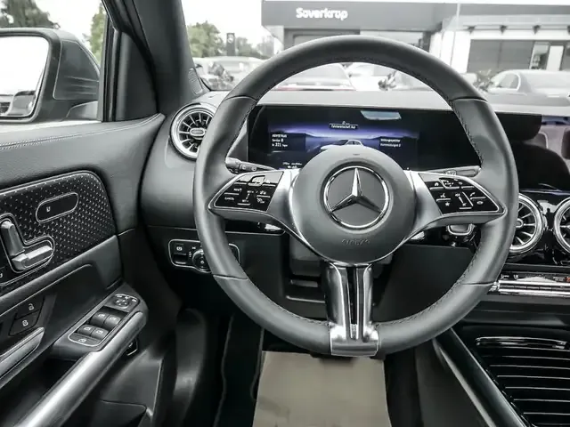 Mercedes-Benz EQA 300