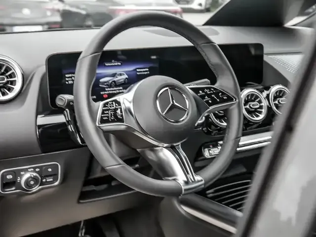 Mercedes-Benz EQA 300