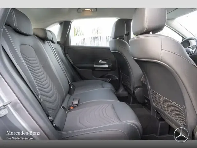 Mercedes-Benz B 220