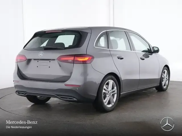 Mercedes-Benz B 220
