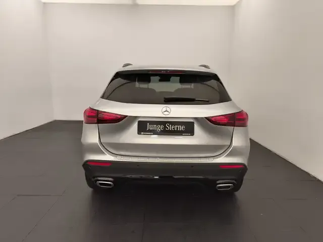 Mercedes-Benz GLA 180