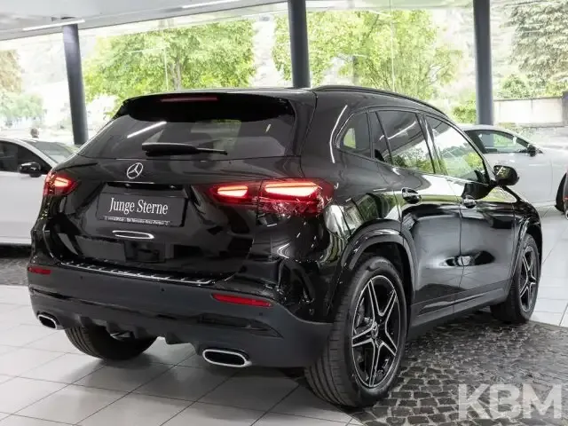 Mercedes-Benz GLA 220
