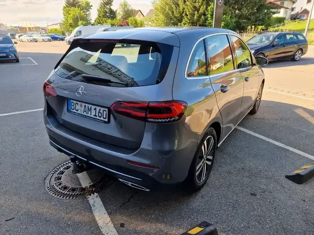 Mercedes-Benz B 200
