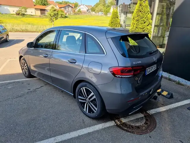 Mercedes-Benz B 200
