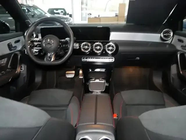 Mercedes-Benz A 35 AMG