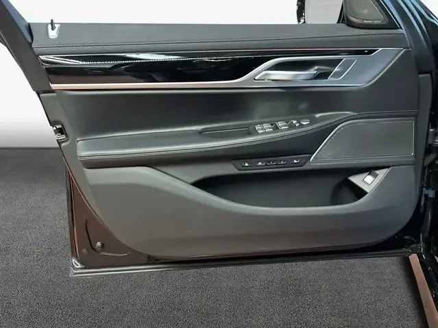 BMW 740
