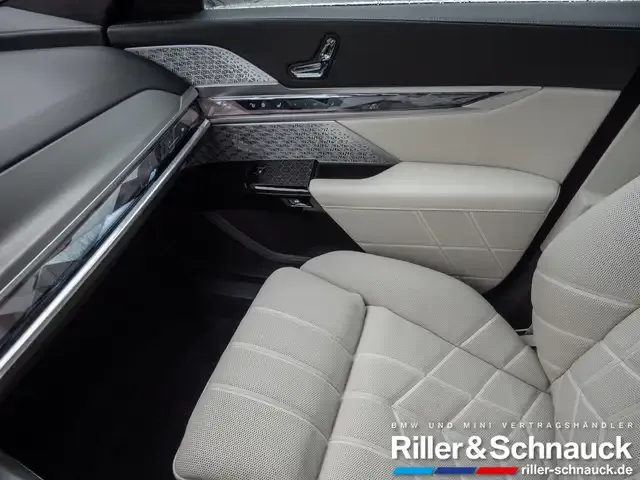 BMW 740