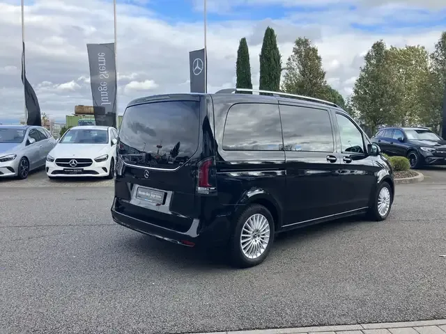Mercedes-Benz V 220