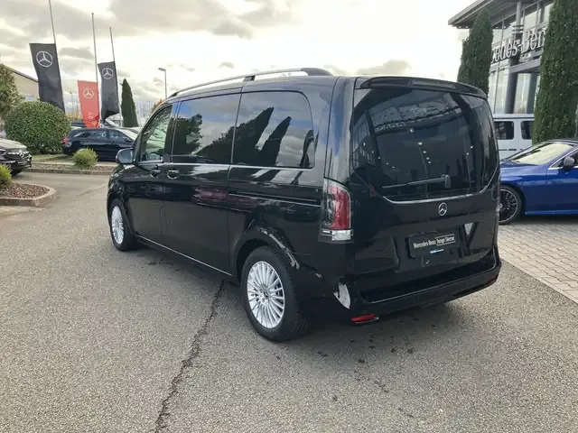 Mercedes-Benz V 220