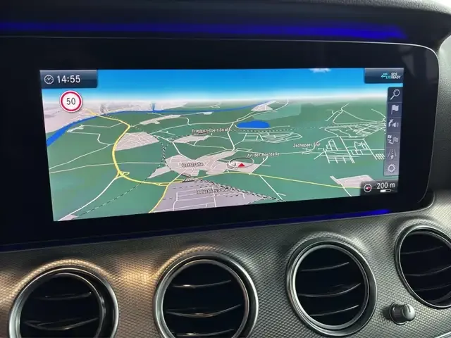 Mercedes-Benz E 200