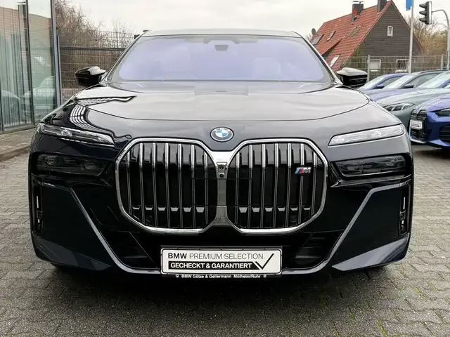 BMW i7