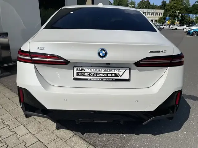 BMW i5