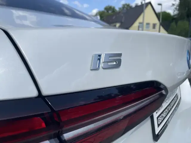 BMW i5