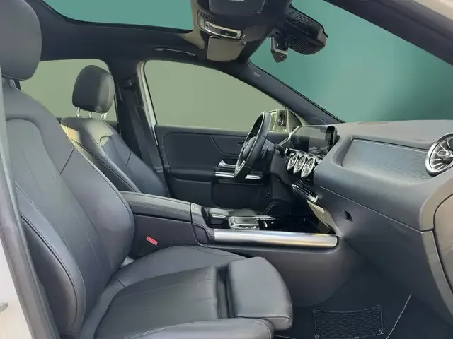 Mercedes-Benz GLA 220