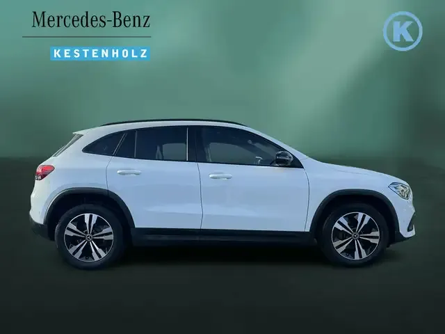 Mercedes-Benz GLA 220