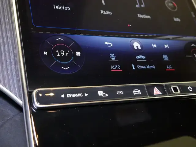 Mercedes-Benz EQE 300