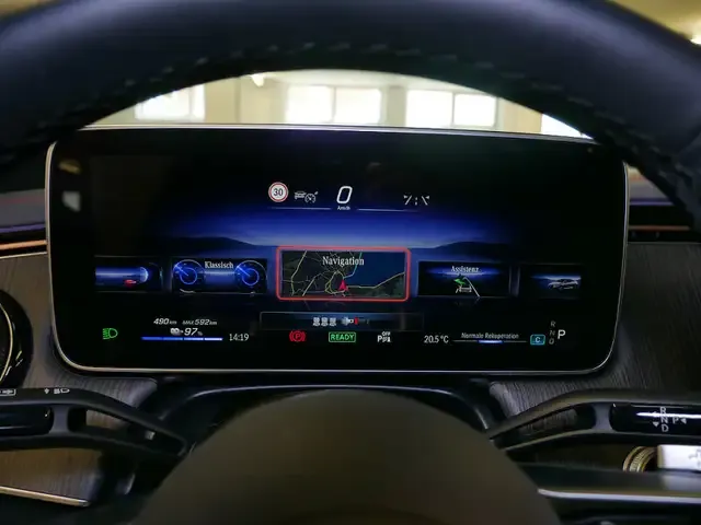 Mercedes-Benz EQE 300