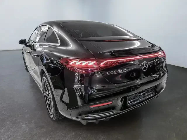 Mercedes-Benz EQE 300