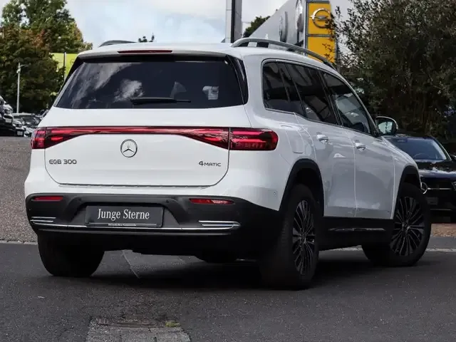 Mercedes-Benz EQB 300