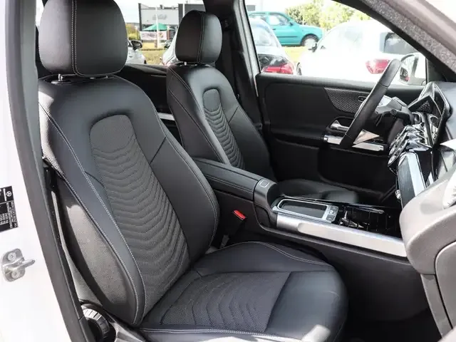 Mercedes-Benz EQB 300