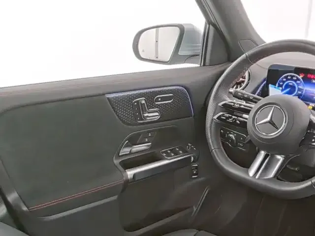 Mercedes-Benz EQB 300