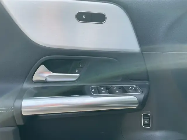 Mercedes-Benz B 220