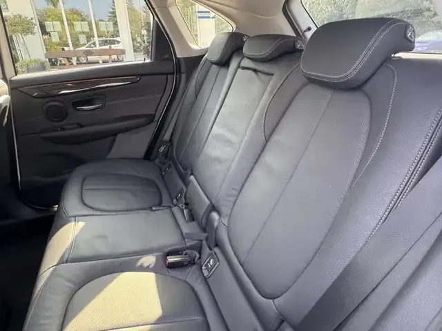BMW 225
