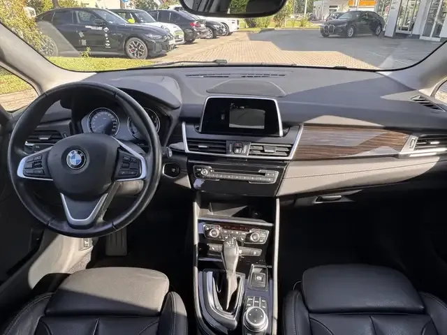 BMW 225