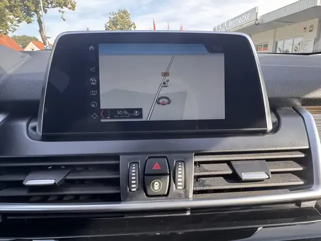 BMW 225