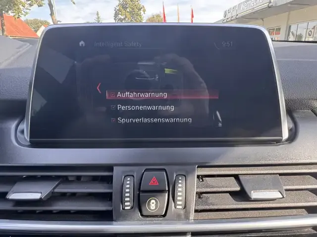 BMW 225