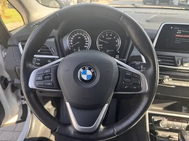 BMW 225