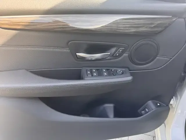 BMW 225