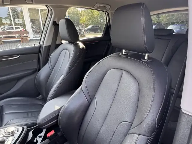BMW 225