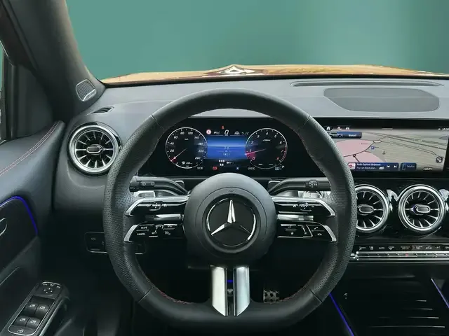 Mercedes-Benz GLB 220
