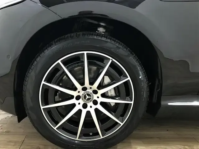 Mercedes-Benz EQC 400