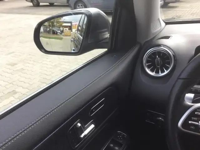 Mercedes-Benz GLB 220