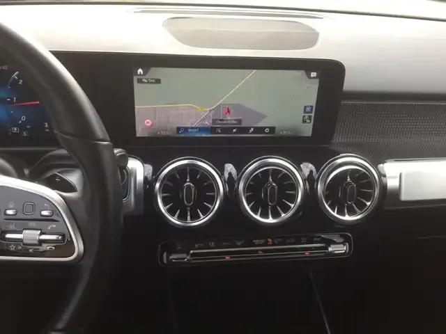 Mercedes-Benz GLB 220