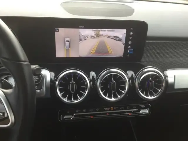 Mercedes-Benz GLB 220