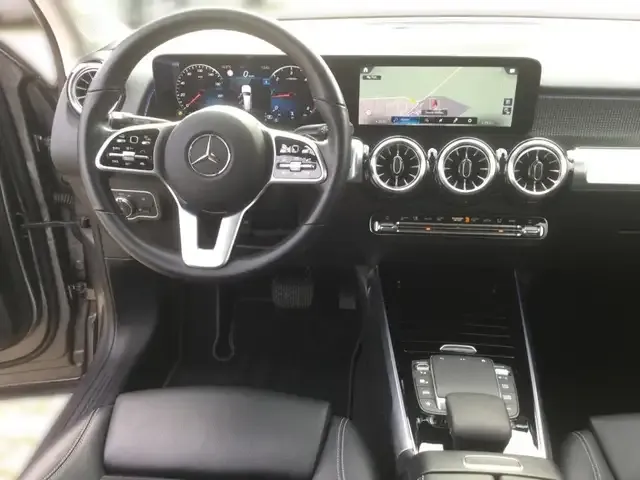 Mercedes-Benz GLB 220