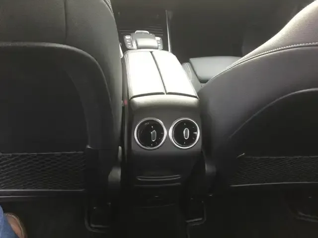 Mercedes-Benz GLB 220