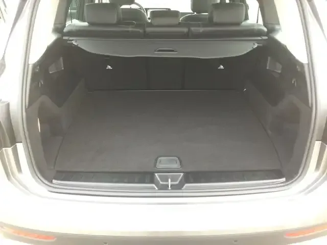 Mercedes-Benz GLB 220