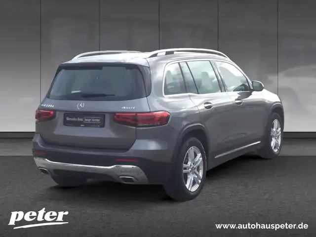 Mercedes-Benz GLB 220