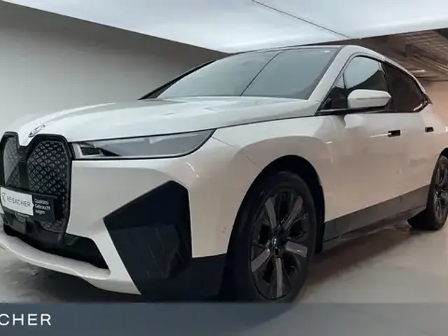 BMW iX