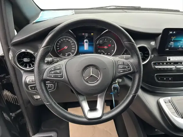 Mercedes-Benz V 220